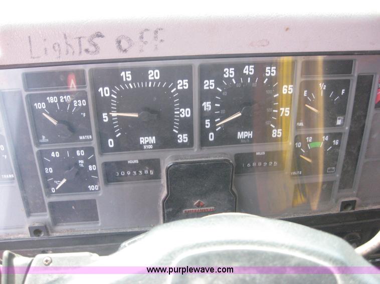 image for item 6667 1997 International 4900 truck with 13' dump bed