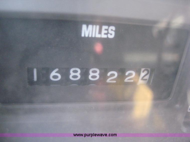 image for item 6667 1997 International 4900 truck with 13' dump bed