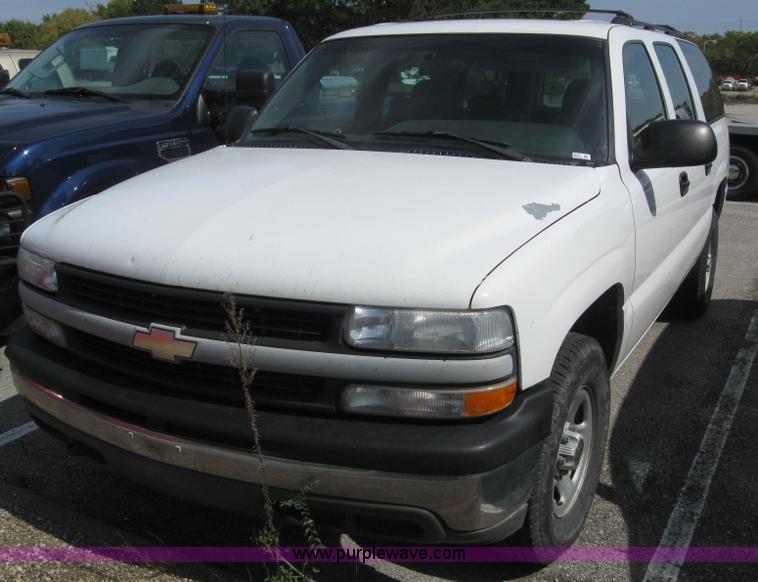 image for item 6670 2002 Chevrolet C1500 Suburban
