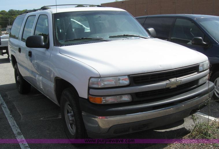 image for item 6670 2002 Chevrolet C1500 Suburban