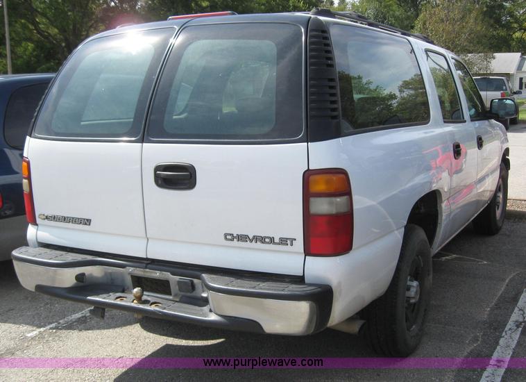 image for item 6670 2002 Chevrolet C1500 Suburban