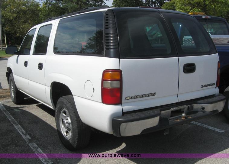 image for item 6670 2002 Chevrolet C1500 Suburban