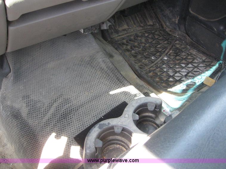 image for item 6670 2002 Chevrolet C1500 Suburban