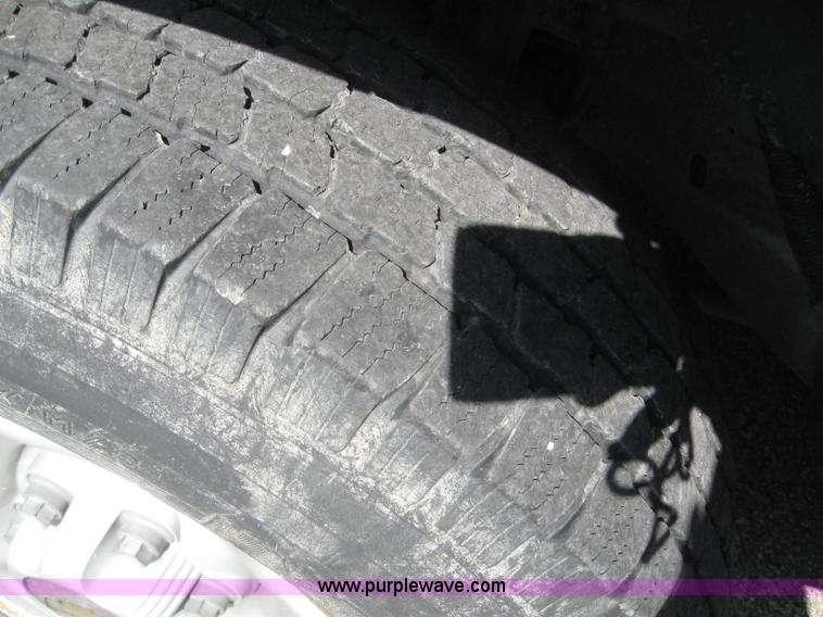 image for item 6670 2002 Chevrolet C1500 Suburban