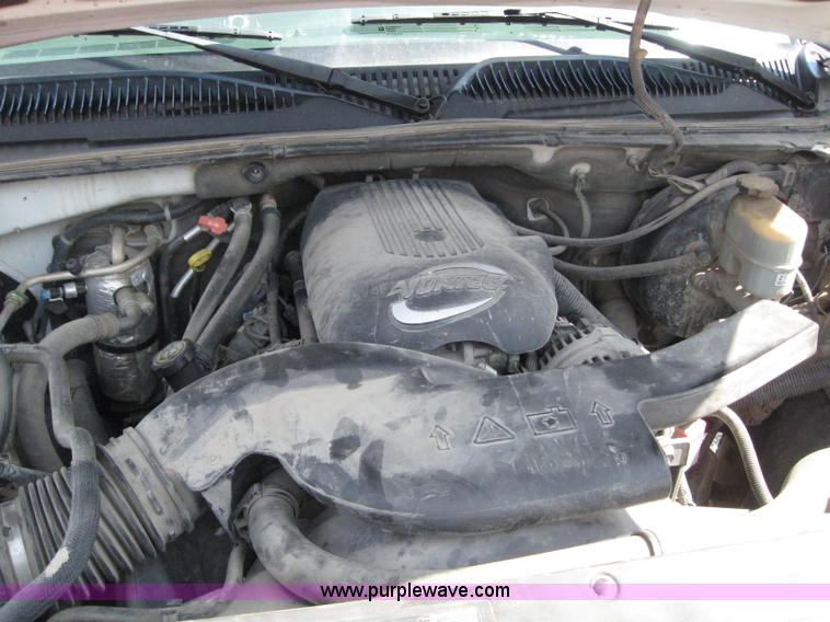 image for item 6670 2002 Chevrolet C1500 Suburban