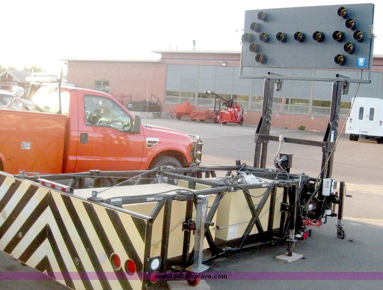 image for item 6679 1999 Enabs truck mounted energy absorption crash attenuator