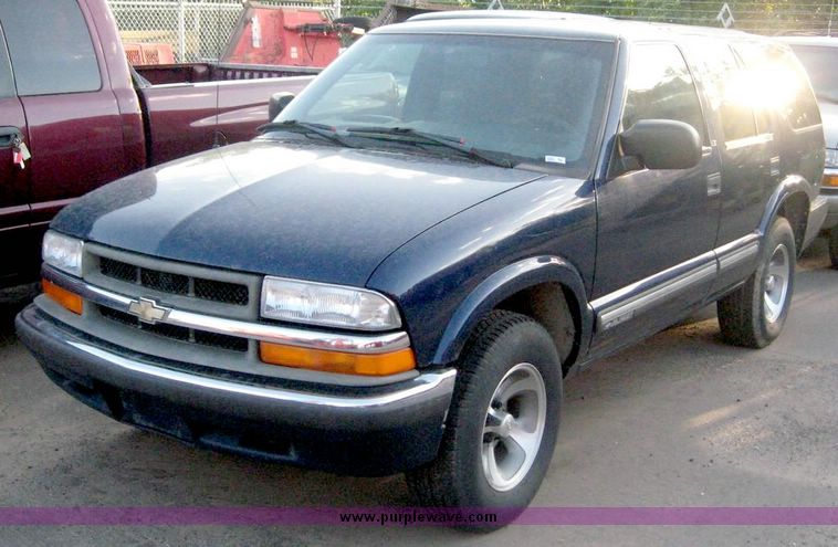 image for item 6681 2000 Chevrolet Blazer LS