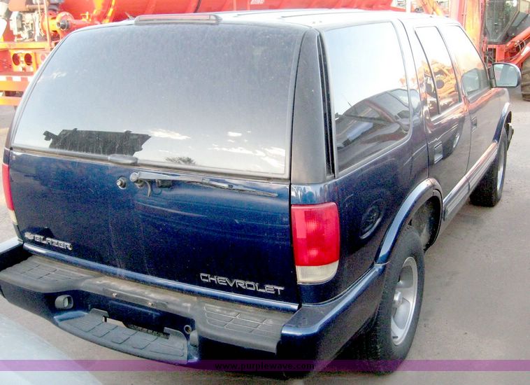 image for item 6681 2000 Chevrolet Blazer LS