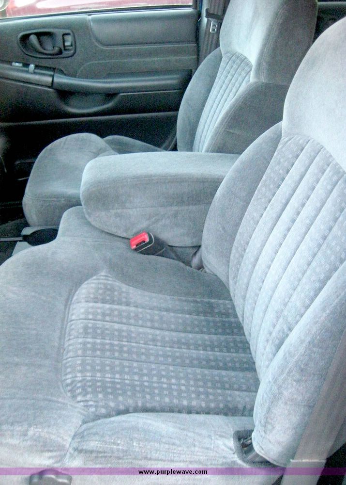 image for item 6681 2000 Chevrolet Blazer LS