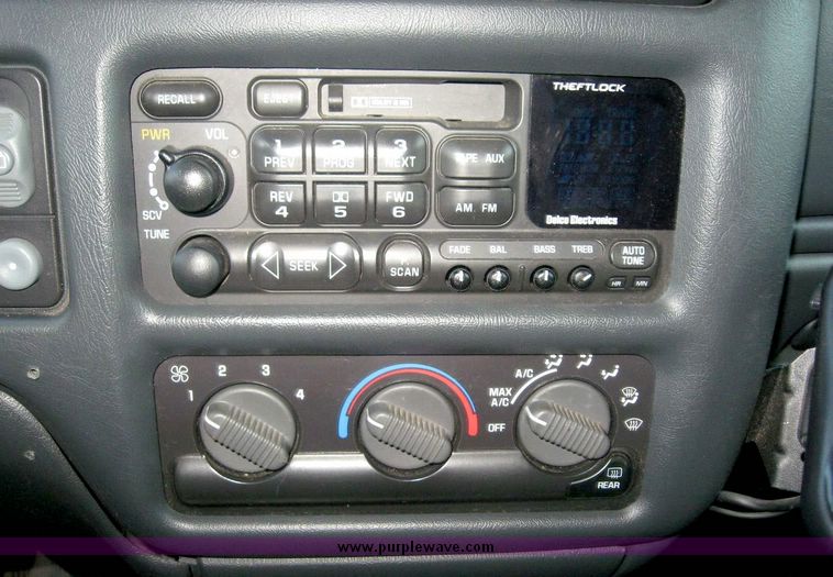 image for item 6681 2000 Chevrolet Blazer LS