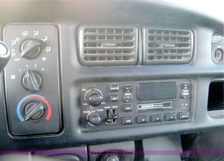 image for item 6682 2001 Dodge Ram 1500