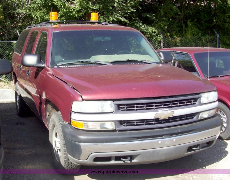image for item 7195 2001 Chevrolet C1500 Suburban