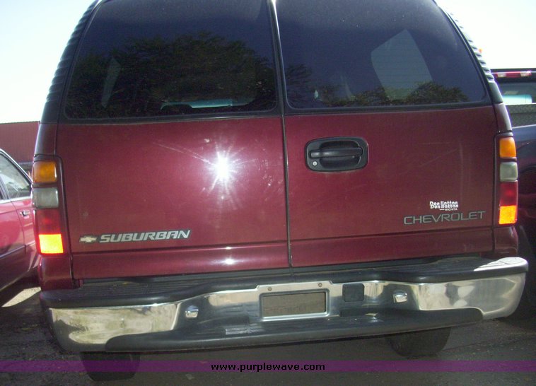image for item 7195 2001 Chevrolet C1500 Suburban