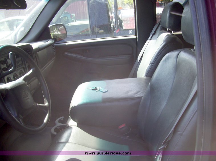 image for item 7195 2001 Chevrolet C1500 Suburban