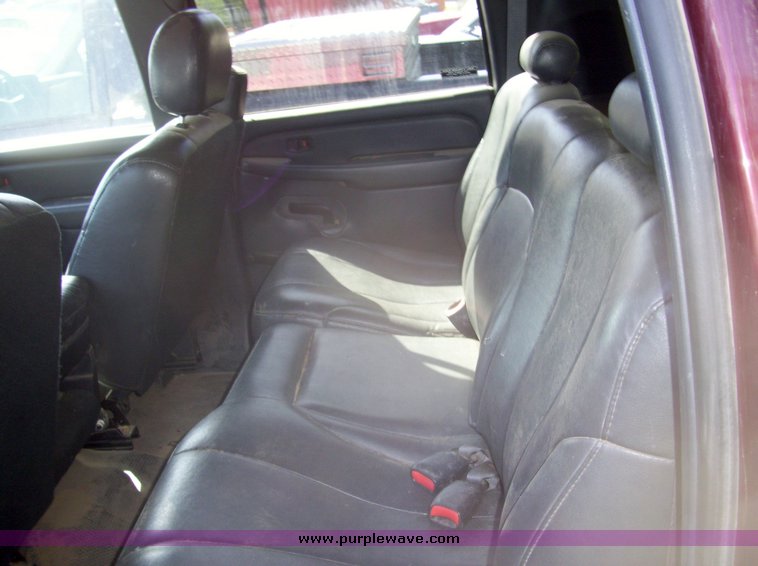 image for item 7195 2001 Chevrolet C1500 Suburban