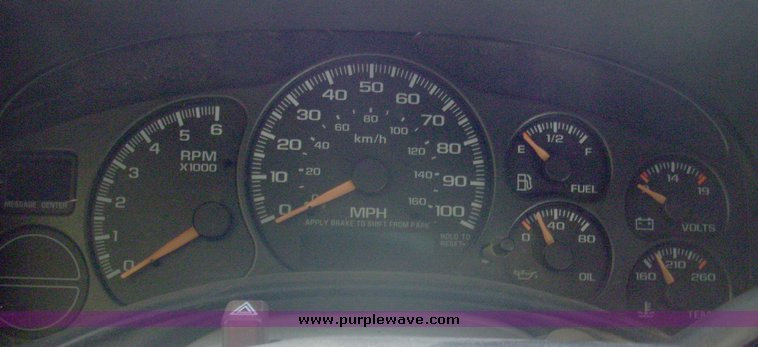 image for item 7195 2001 Chevrolet C1500 Suburban