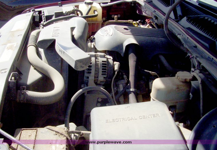 image for item 7195 2001 Chevrolet C1500 Suburban