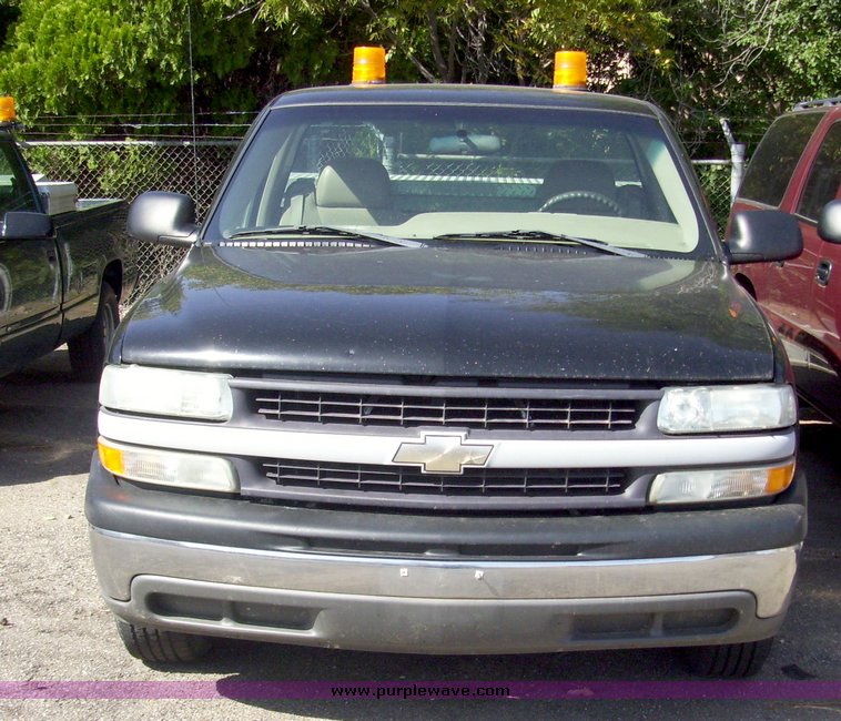 image for item 7196 2002 Chevrolet C1500 pickup truck