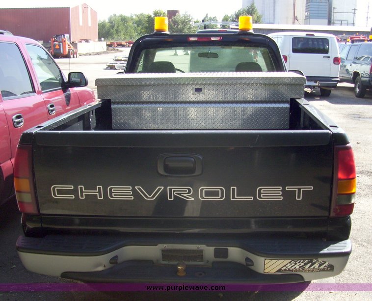 image for item 7196 2002 Chevrolet C1500 pickup truck