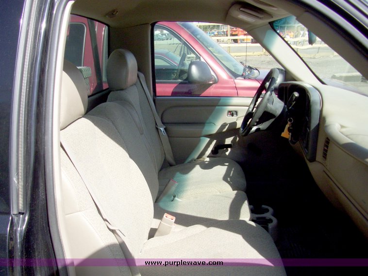 image for item 7196 2002 Chevrolet C1500 pickup truck