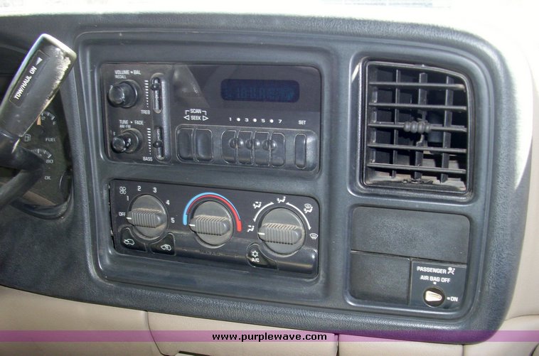 image for item 7196 2002 Chevrolet C1500 pickup truck