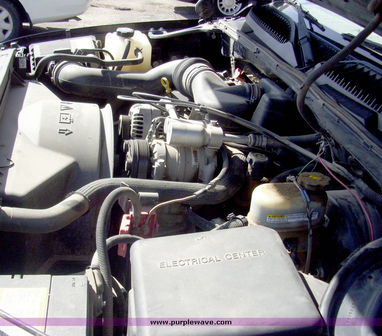 image for item 7196 2002 Chevrolet C1500 pickup truck