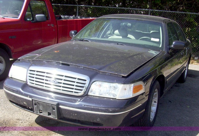 image for item 7199 2002 Ford Crown Victoria