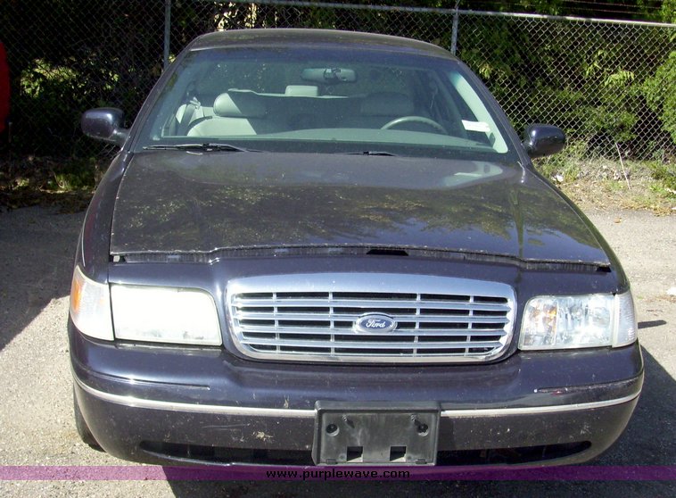image for item 7199 2002 Ford Crown Victoria