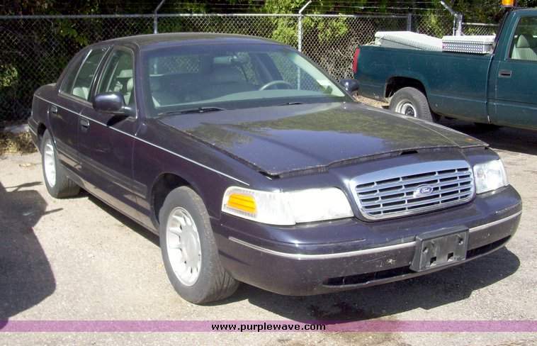 image for item 7199 2002 Ford Crown Victoria