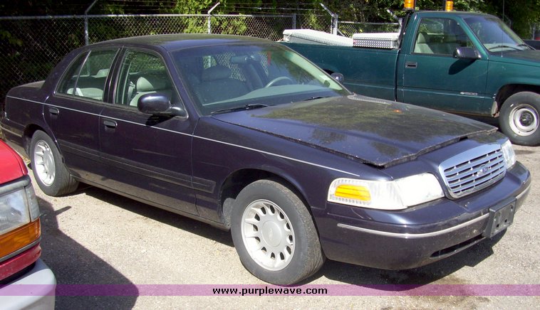 image for item 7199 2002 Ford Crown Victoria