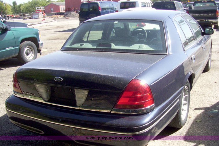 image for item 7199 2002 Ford Crown Victoria