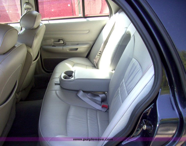 image for item 7199 2002 Ford Crown Victoria