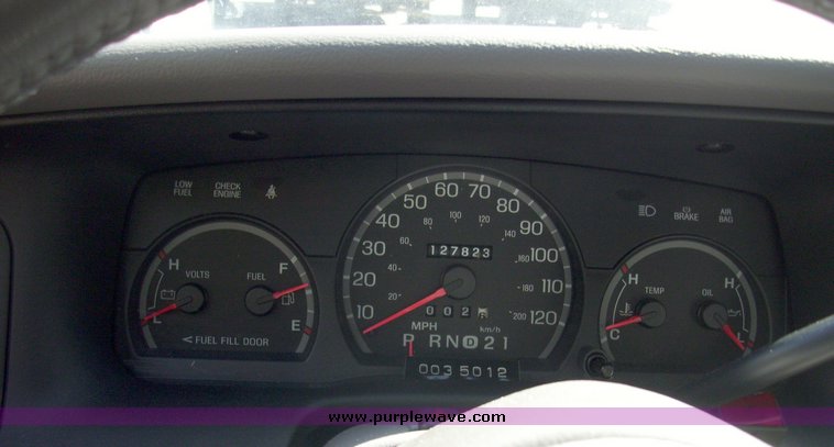 image for item 7199 2002 Ford Crown Victoria