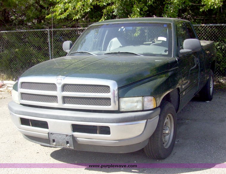 image for item 7201 2001 Dodge Ram 1500 pickup truck