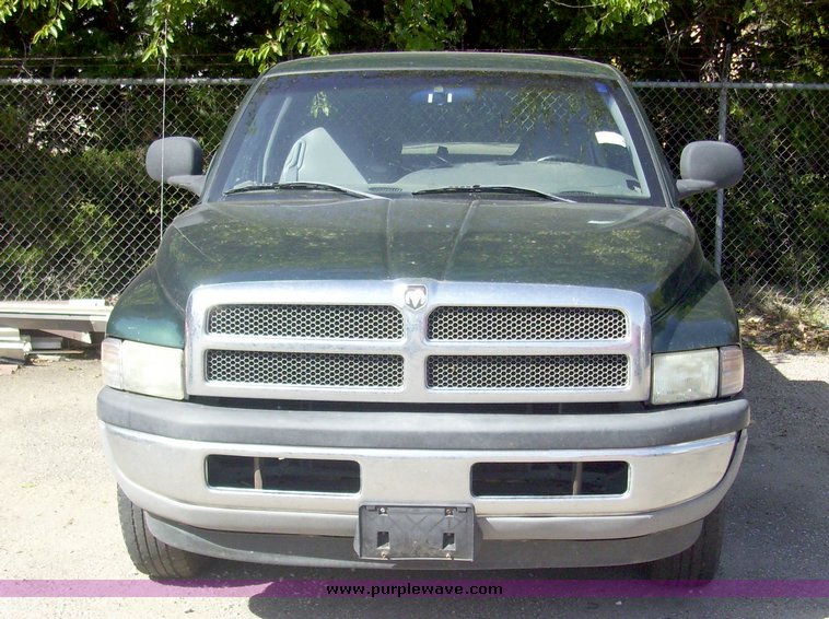 image for item 7201 2001 Dodge Ram 1500 pickup truck
