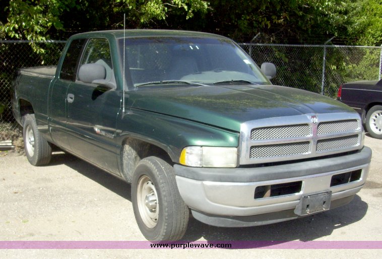 image for item 7201 2001 Dodge Ram 1500 pickup truck