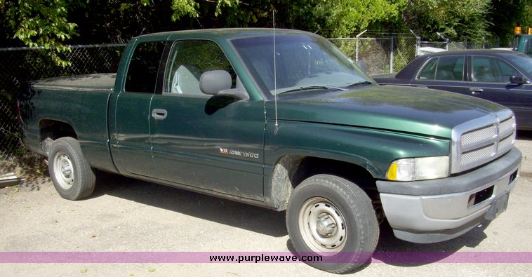 image for item 7201 2001 Dodge Ram 1500 pickup truck