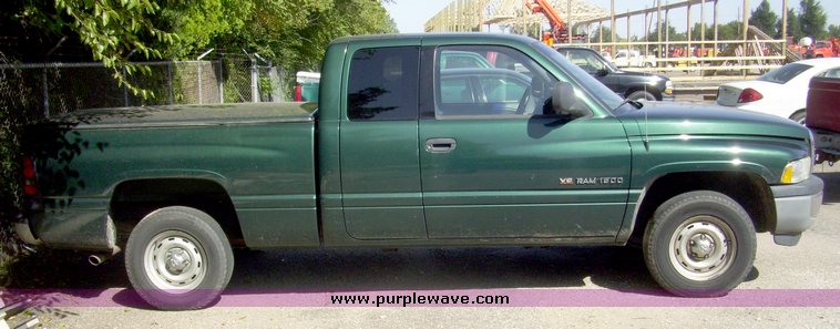 image for item 7201 2001 Dodge Ram 1500 pickup truck