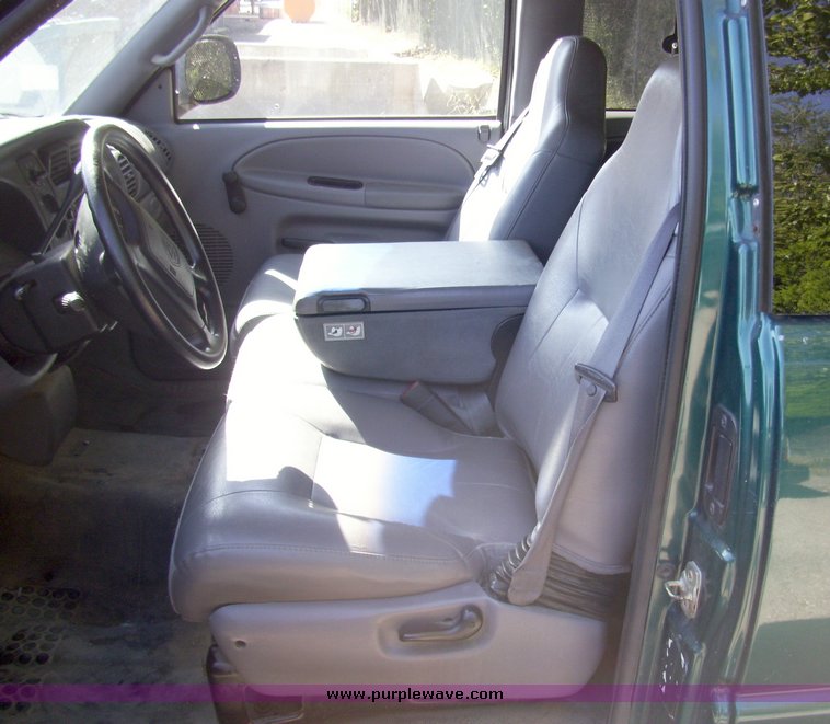 image for item 7201 2001 Dodge Ram 1500 pickup truck