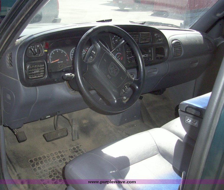 image for item 7201 2001 Dodge Ram 1500 pickup truck