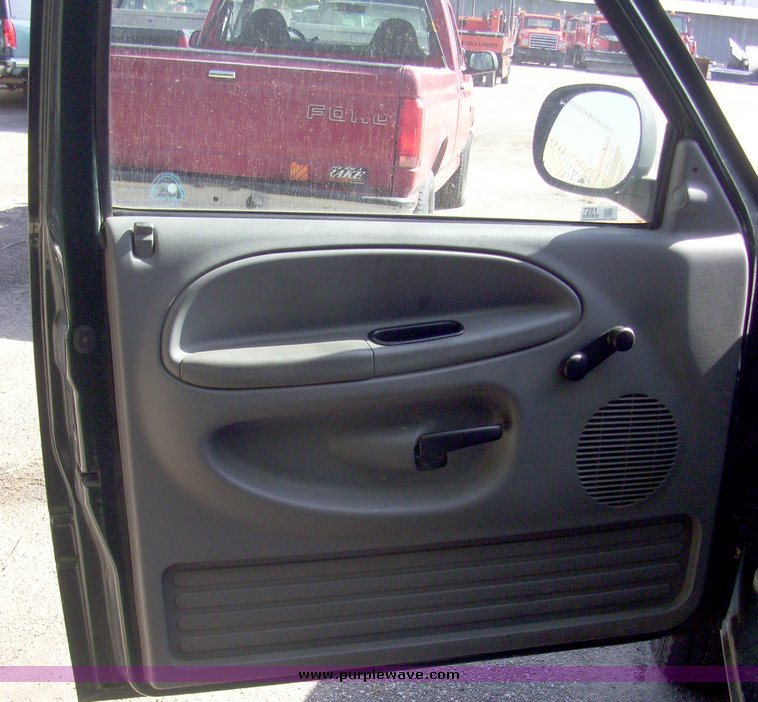 image for item 7201 2001 Dodge Ram 1500 pickup truck