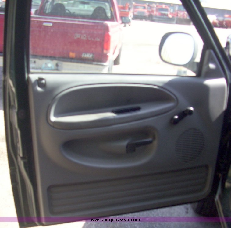 image for item 7201 2001 Dodge Ram 1500 pickup truck