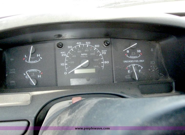 image for item 8533 1993 Ford F250 pickup truck