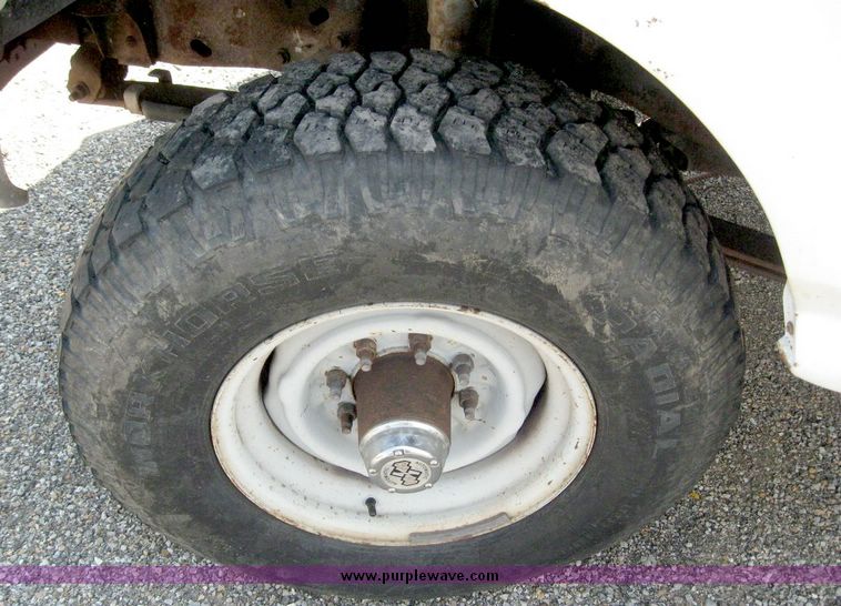 image for item 8533 1993 Ford F250 pickup truck