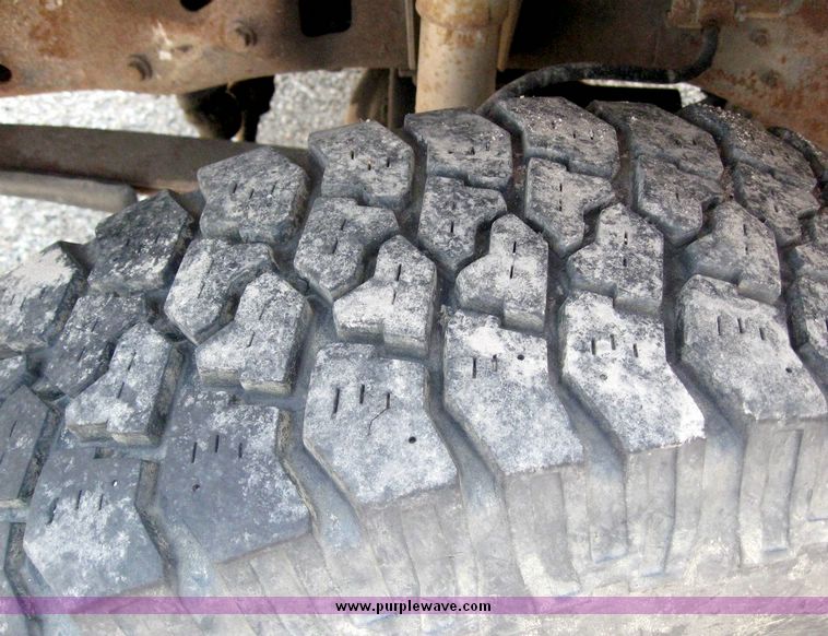 image for item 8533 1993 Ford F250 pickup truck