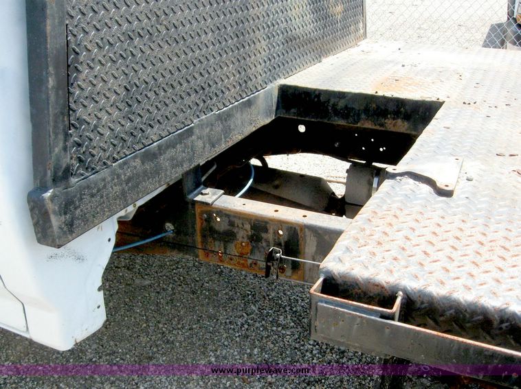 image for item 8533 1993 Ford F250 pickup truck