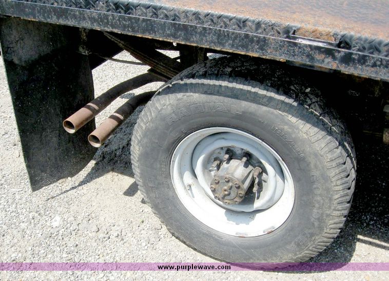 image for item 8533 1993 Ford F250 pickup truck