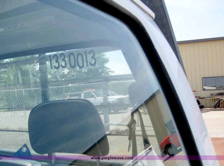 image for item 8533 1993 Ford F250 pickup truck