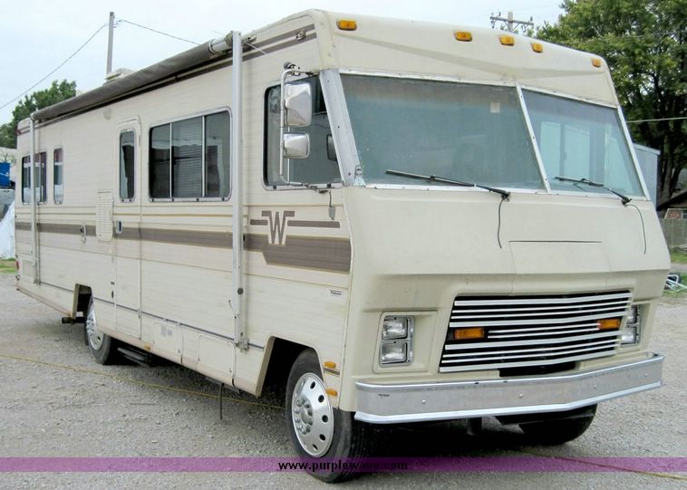 image for item 4404 1980 Winnebago 30' motor home