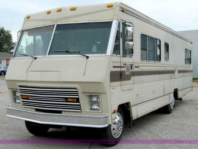 image for item 4404 1980 Winnebago 30' motor home
